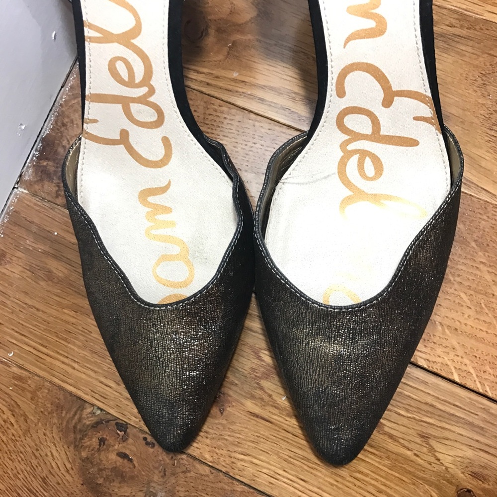 Sam Edelman gold and black pumps - Picture 4 of 4